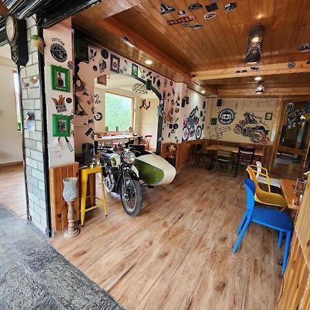 Throttle Shrottle Moto Hostel Manāli Buitenkant foto