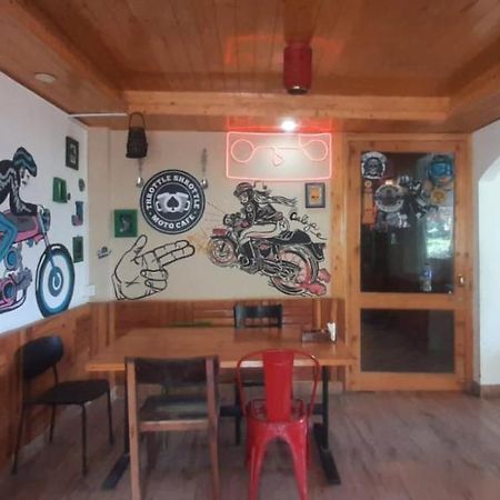 Throttle Shrottle Moto Hostel Manāli Buitenkant foto