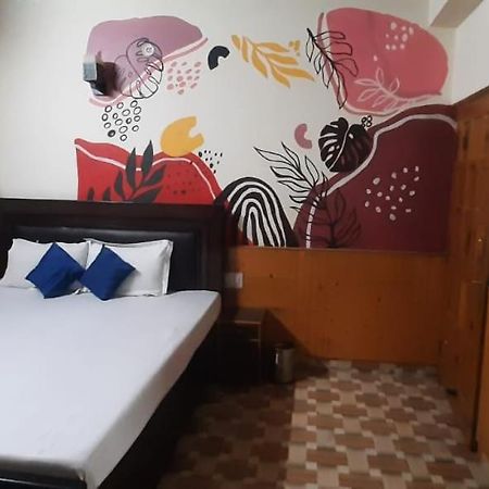 Throttle Shrottle Moto Hostel Manāli Buitenkant foto