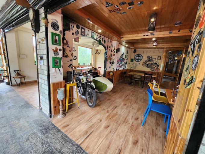 Throttle Shrottle Moto Hostel Manāli Buitenkant foto