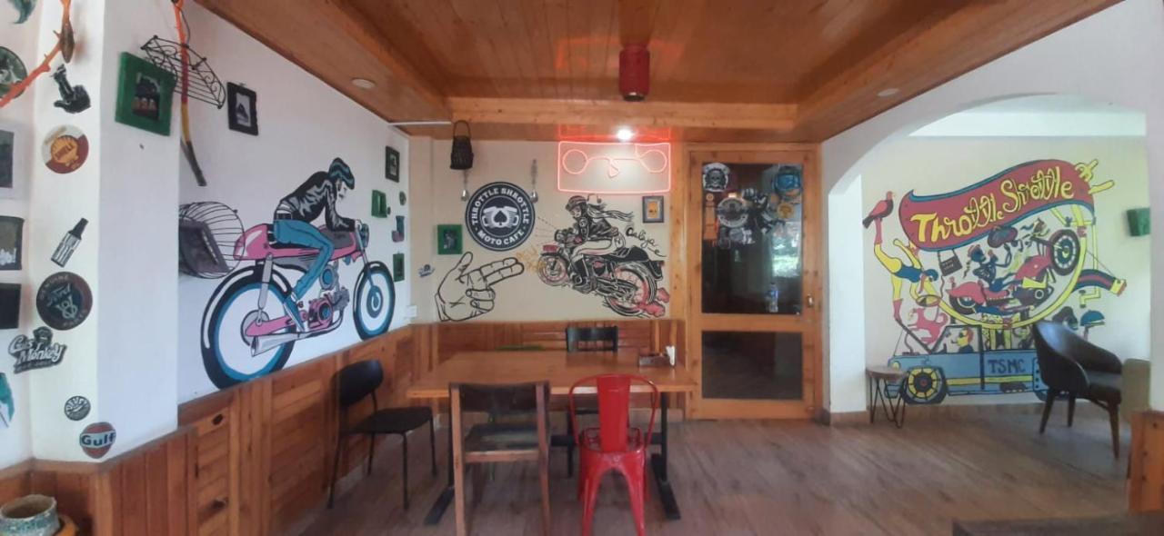 Throttle Shrottle Moto Hostel Manāli Buitenkant foto