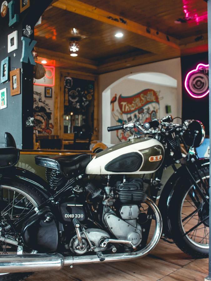 Throttle Shrottle Moto Hostel Manāli Buitenkant foto