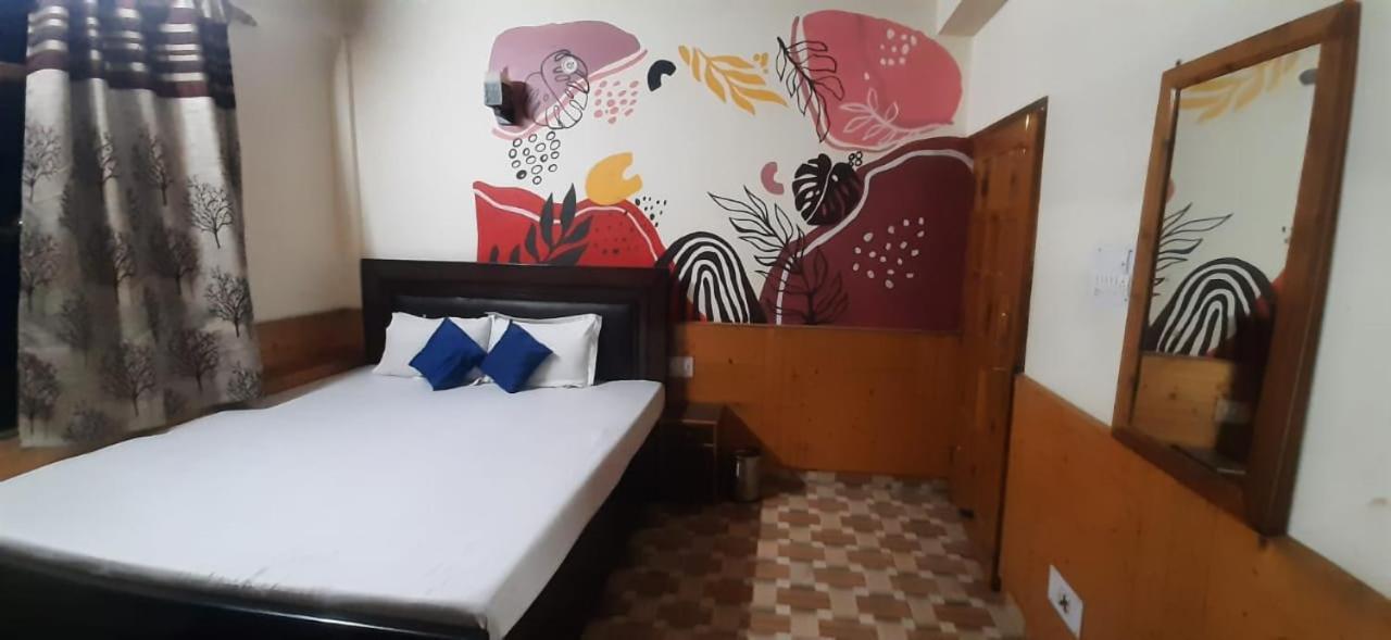 Throttle Shrottle Moto Hostel Manāli Buitenkant foto