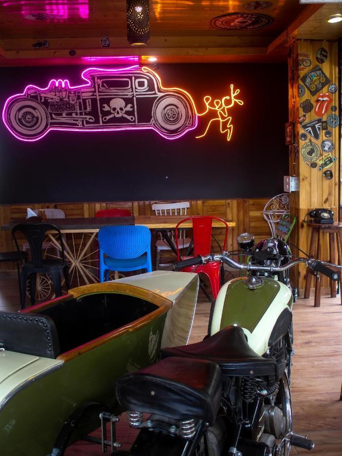 Throttle Shrottle Moto Hostel Manāli Buitenkant foto