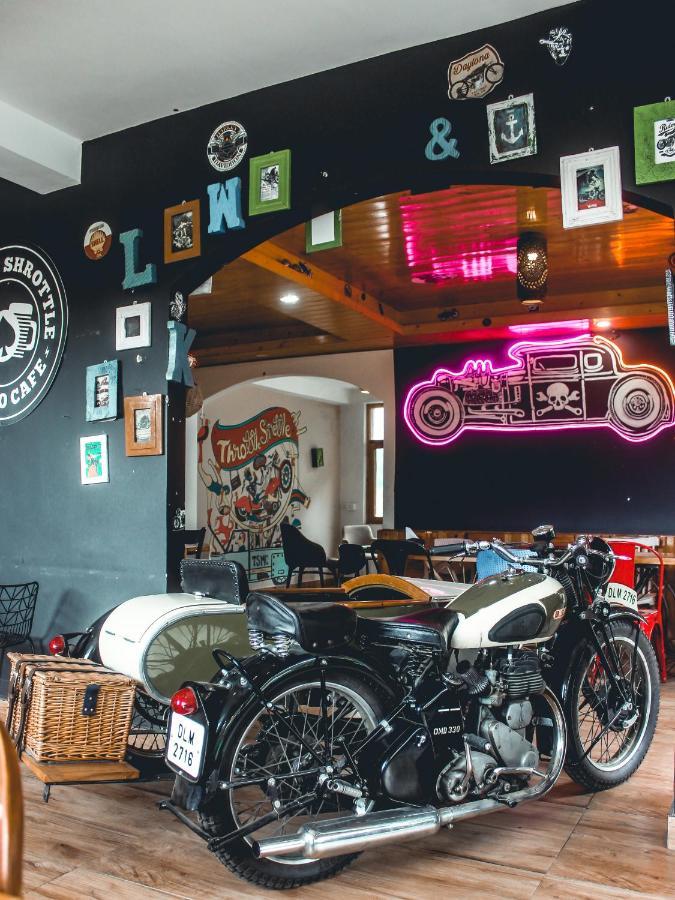 Throttle Shrottle Moto Hostel Manāli Buitenkant foto