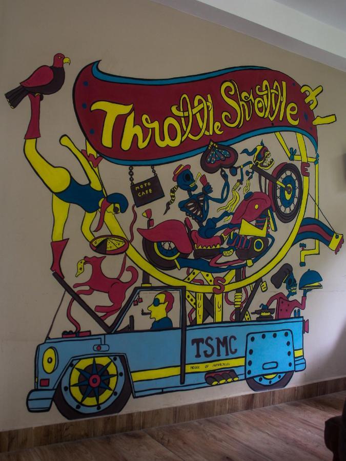 Throttle Shrottle Moto Hostel Manāli Buitenkant foto